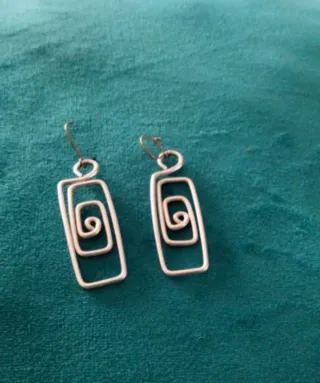 Pendientes plateados diseño espiral