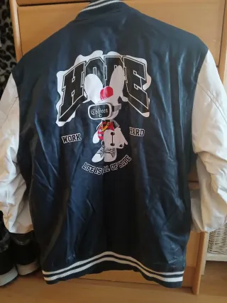 Chaqueta Béisbolera Polipiel Negra y Blanca
