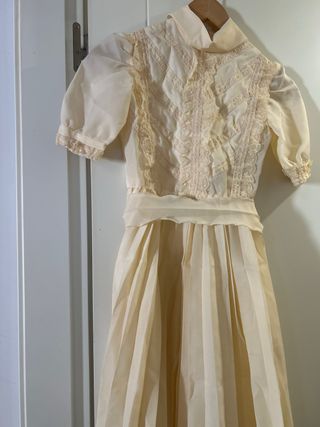 Vestido de comunión beige