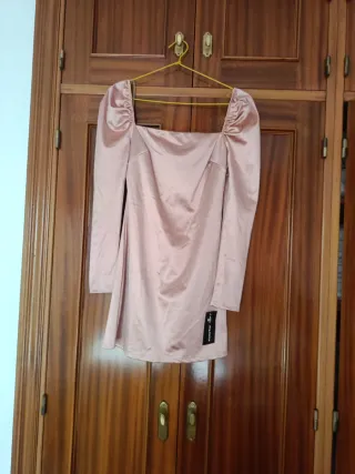 Elegante vestido ceñido de manga larga