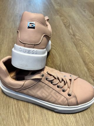 Zapatillas Guess rosa