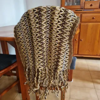 Bufanda tejida beige y marrón