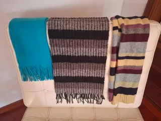 3 sciarpe in lana da donna