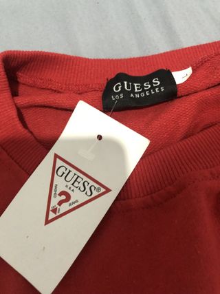Conjunto deportivo Guess rojo y blanco