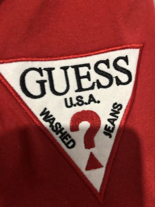 Conjunto deportivo Guess rojo y blanco