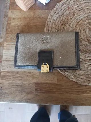 Portafogli Loewe dorato e marrone con lucchetto