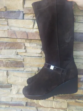 Botas altas de ante marrones