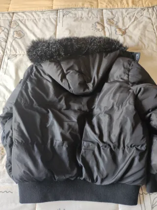 Abrigo Negro Closure London con Capucha