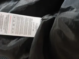 Abrigo Negro Closure London con Capucha