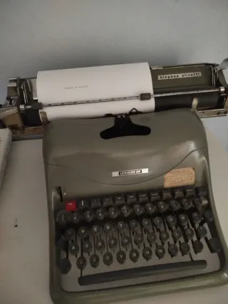 Máquina de escribir Olivetti Lexicon 80