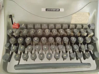 Máquina de escribir Olivetti Lexicon 80