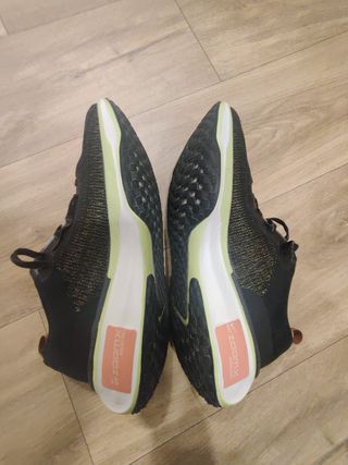 Zapatillas Nike Invincible 3 ZoomX Negras Doradas