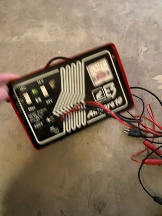 caricabatterie per moto e auto