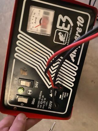 caricabatterie per moto e auto