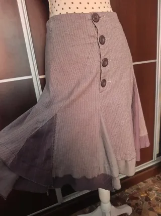 Falda bonita con botones