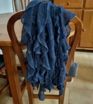 Bufanda azul con volantes