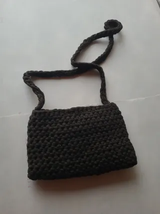 Bolso de crochet marron con Hello Kitty