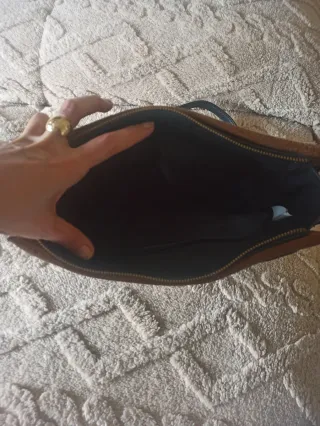 Bolso marrón y negro