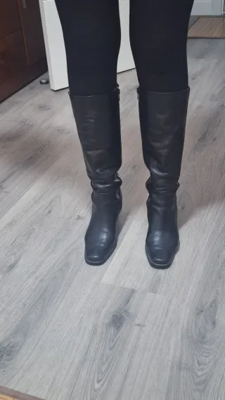 Botas altas Wonders negras cómodas