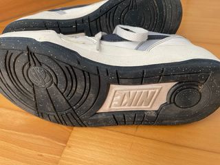 Zapatillas Nike Blancas, azul marino y Grises