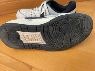 Zapatillas Nike Blancas, azul marino y Grises