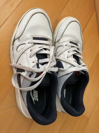 Zapatillas Nike Blancas, azul marino y Grises