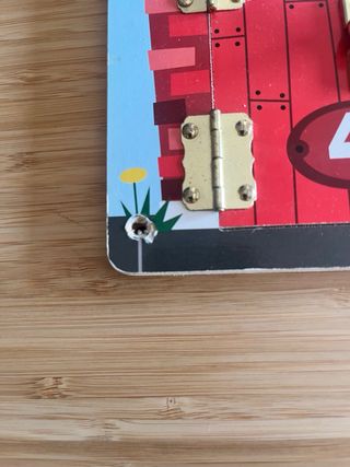 Tableros Melissa & Doug de cerrojos y pestillos