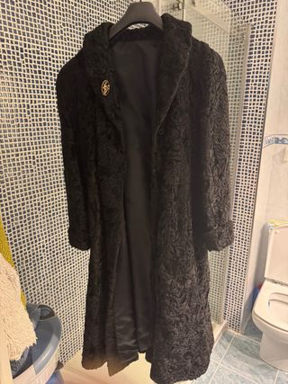 Abrigo Astracán Negro Hecho a Medida