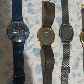 Lote 5 Relojes Bieden