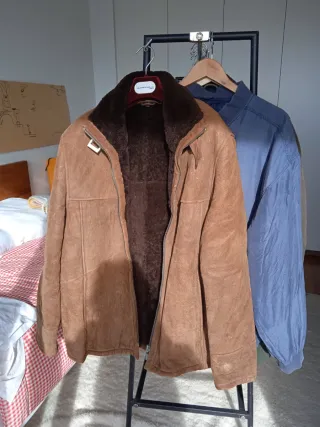 Chaqueta de piel marrón