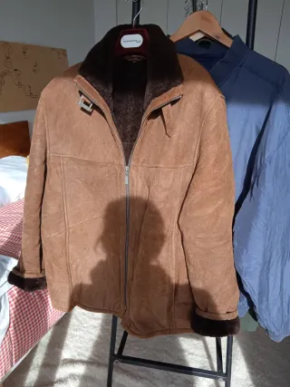 Chaqueta de piel marrón