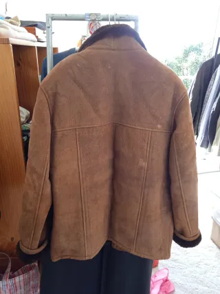 Chaqueta de piel marrón