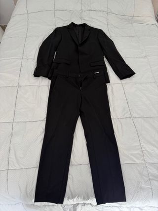 Consegna di abbigliamento da uomo taglia S