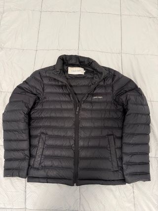 Consegna di abbigliamento da uomo taglia S