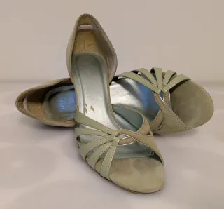 Zapatos tacón Bata verde claro talla 38.