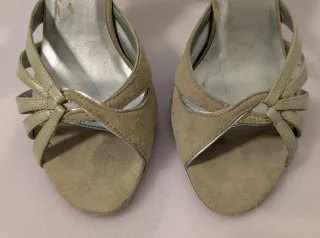 Zapatos tacón Bata verde claro talla 38.