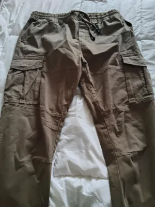 Pantalón cargo hombre verde oliva