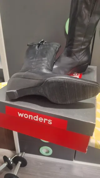 Botas de cuña negras Wonders