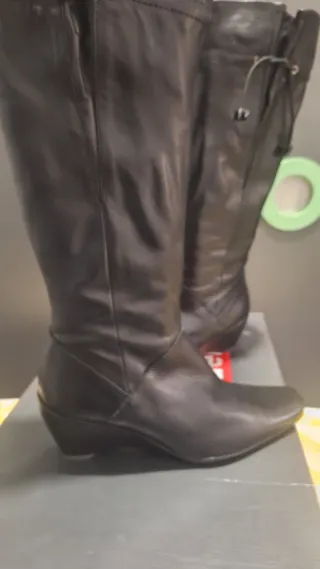 Botas de cuña negras Wonders