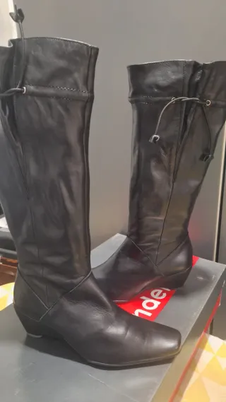 Botas de cuña negras Wonders