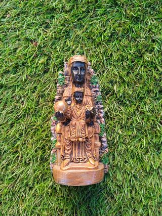 Virgen de Montserrat Figura