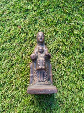 Virgen de Montserrat Figura