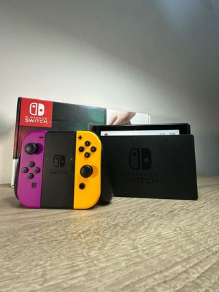 Nintendo Switch (2017) + accessori + Joy-Con Pro