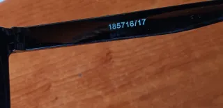 Occhiali da sole neri e oro