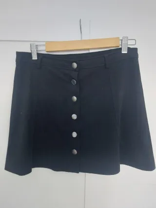 Minifalda skater negra con botones