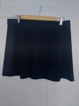 Minifalda skater negra con botones