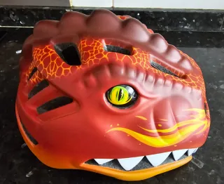 Casco infantil dinosaurio