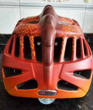 Casco infantil dinosaurio