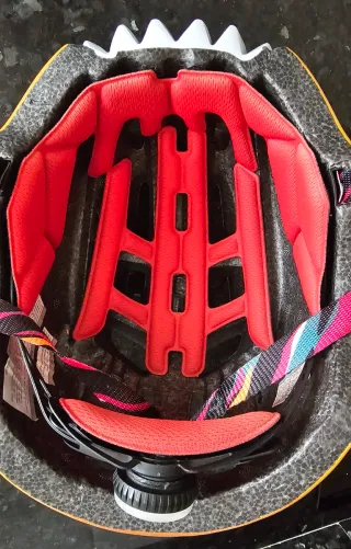 Casco infantil dinosaurio