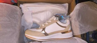 Zapatillas Skechers Beige y Blancas